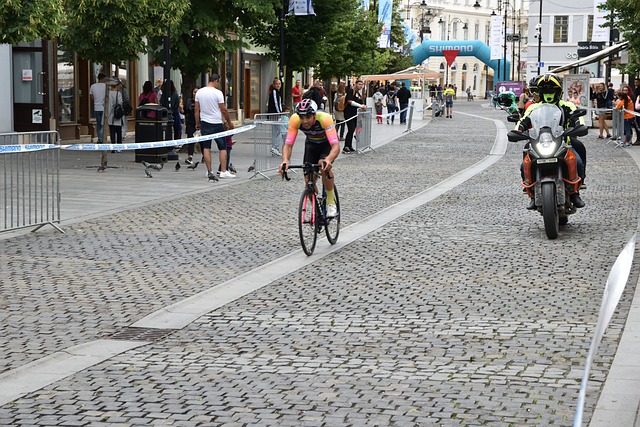 首发出炉！王大雷领衔，塞尔吉尼奥替补待命，国足死磕澳大利亚.